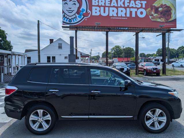 used 2013 Toyota Highlander car, priced at $14,800