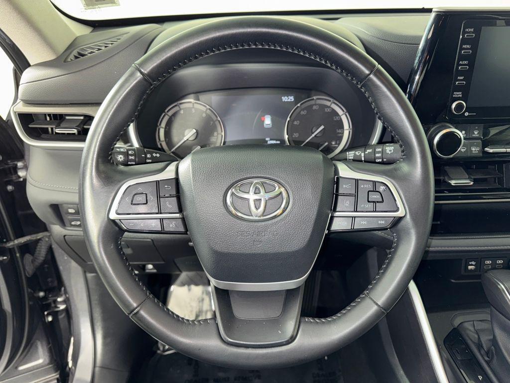used 2022 Toyota Highlander car, priced at $35,450