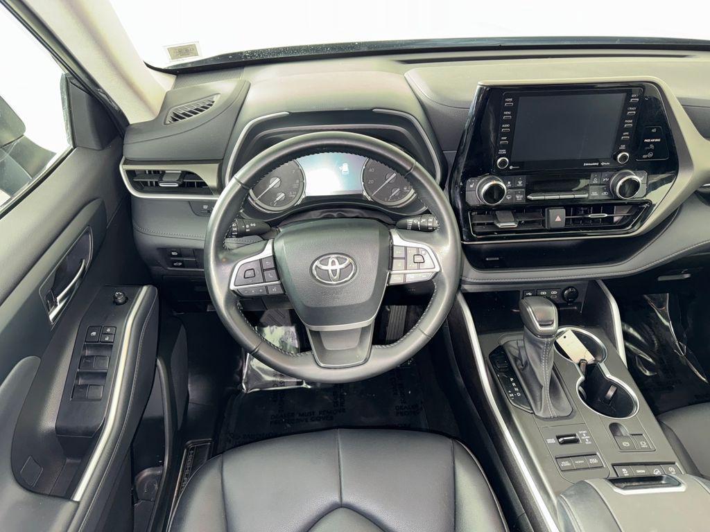 used 2022 Toyota Highlander car, priced at $35,450