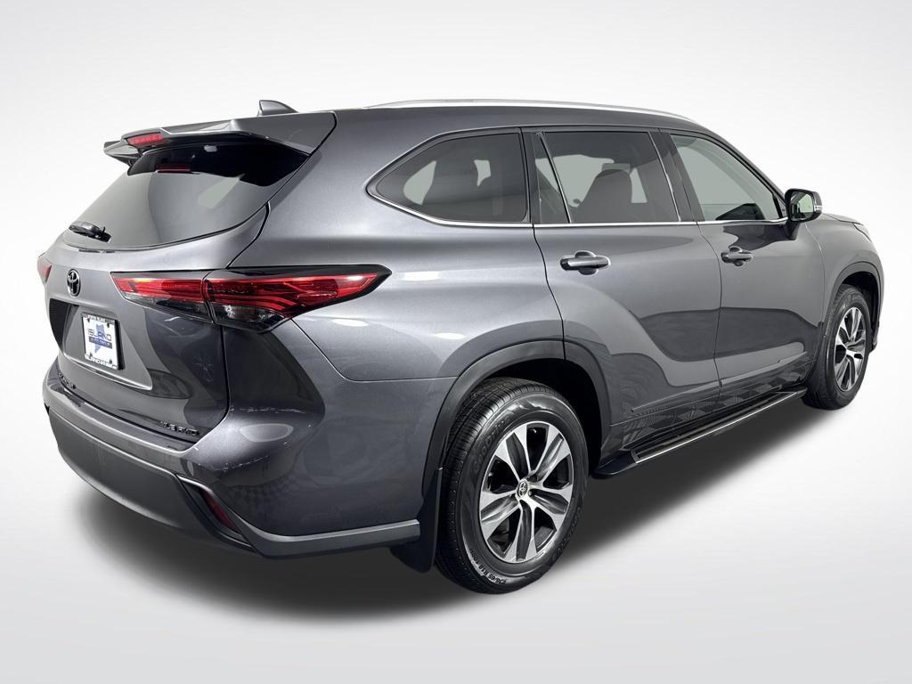 used 2022 Toyota Highlander car, priced at $35,450