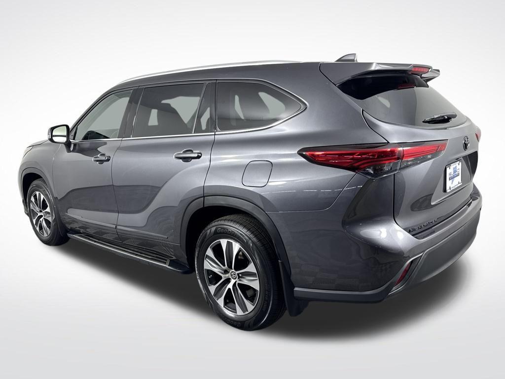 used 2022 Toyota Highlander car, priced at $35,450