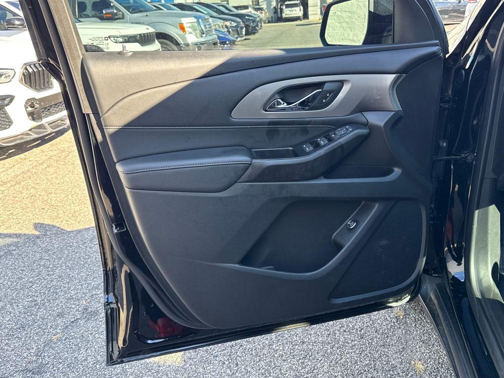 used 2023 Chevrolet Traverse car, priced at $28,322