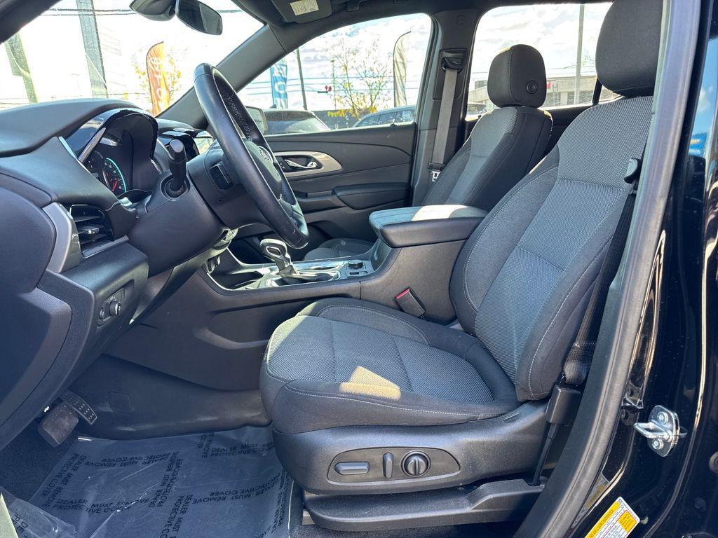 used 2023 Chevrolet Traverse car, priced at $28,322