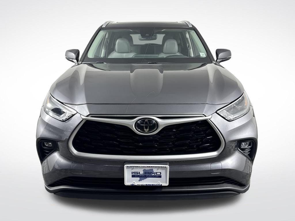 used 2022 Toyota Highlander car, priced at $34,290