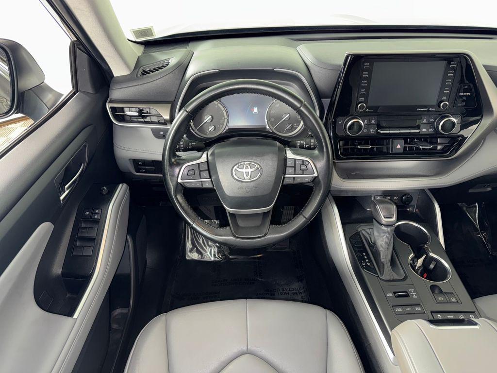 used 2022 Toyota Highlander car, priced at $34,290