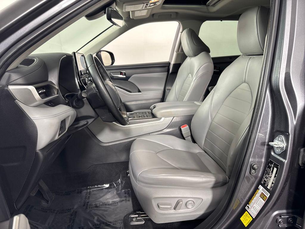 used 2022 Toyota Highlander car, priced at $34,290