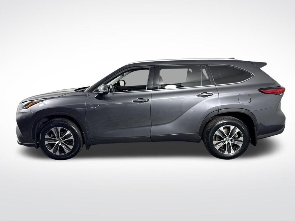 used 2022 Toyota Highlander car, priced at $34,290