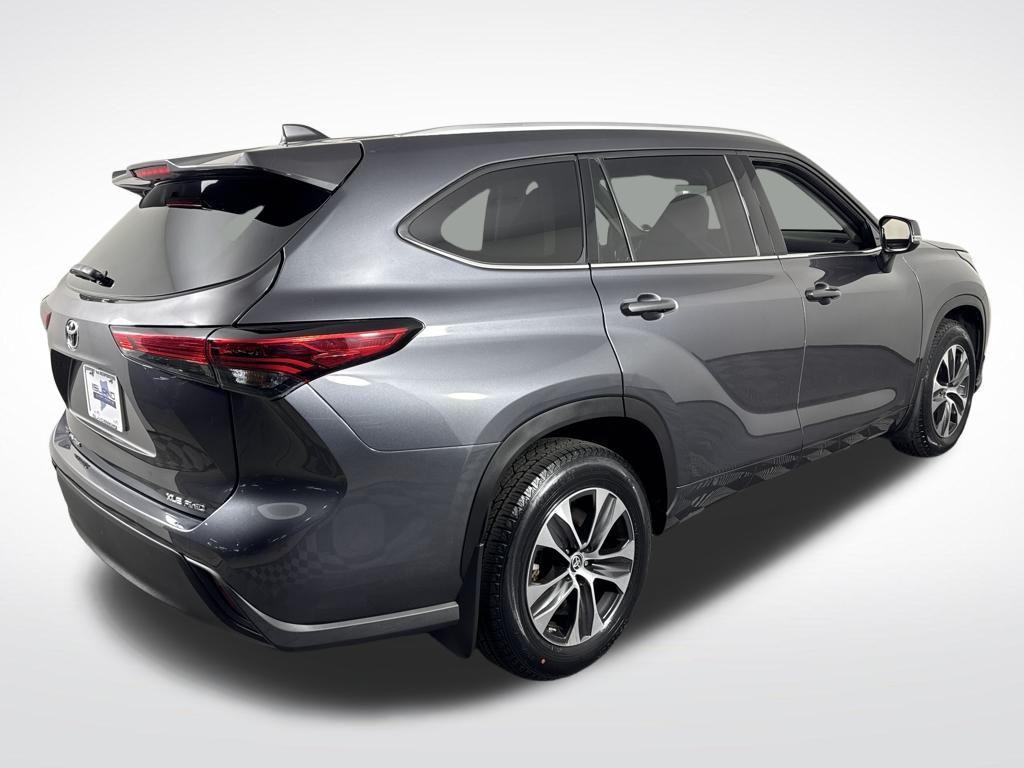 used 2022 Toyota Highlander car, priced at $34,290