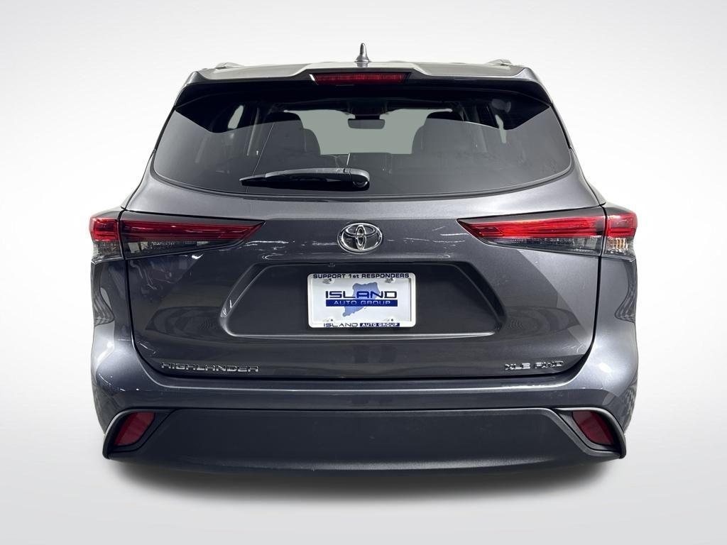 used 2022 Toyota Highlander car, priced at $34,290