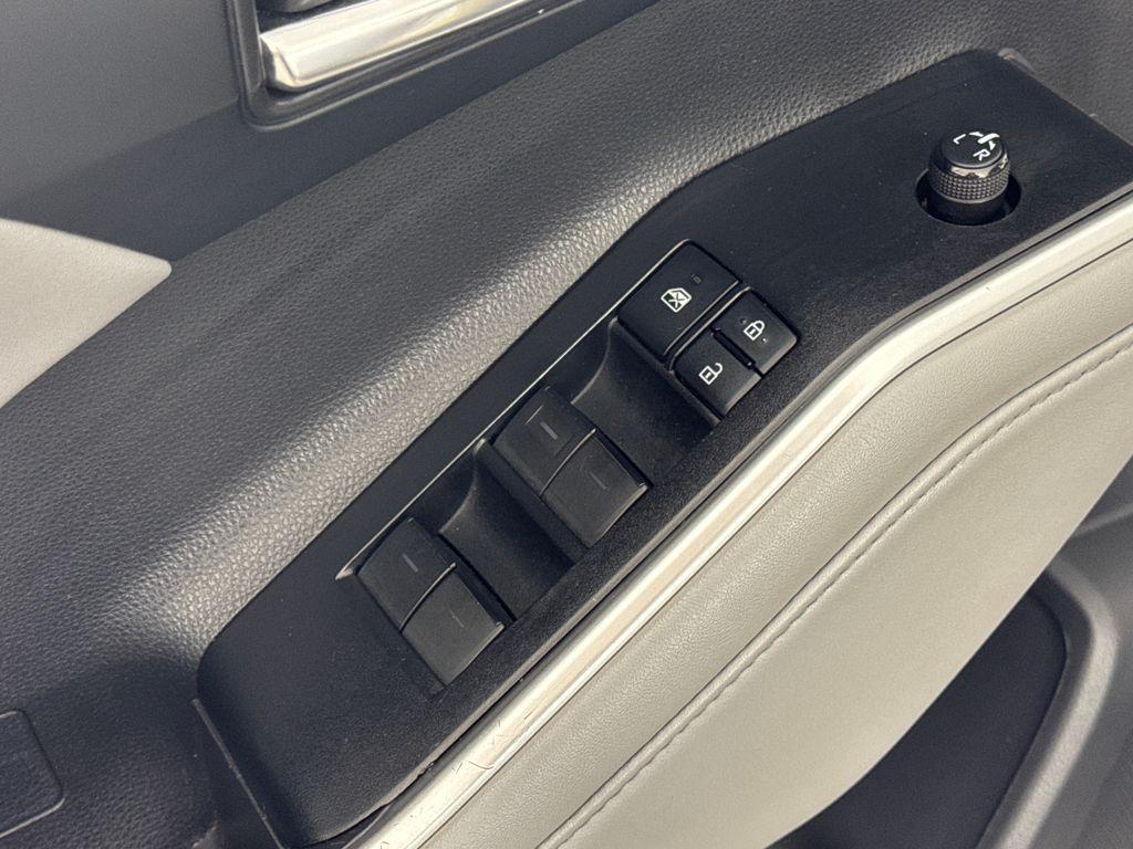 used 2022 Toyota Highlander car, priced at $34,290