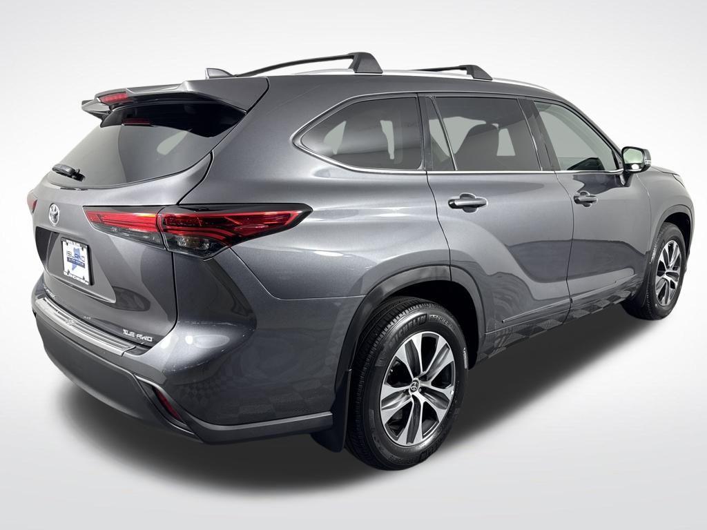 used 2022 Toyota Highlander car, priced at $34,390
