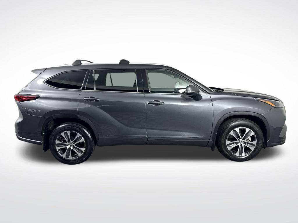 used 2022 Toyota Highlander car, priced at $34,390