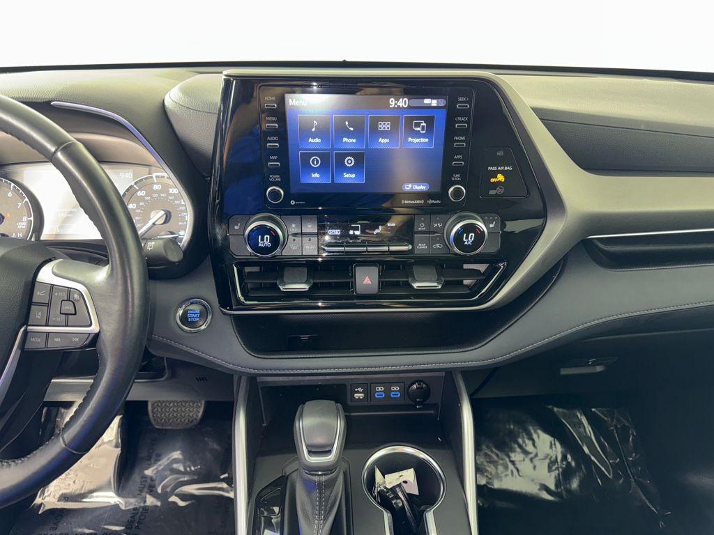 used 2022 Toyota Highlander car, priced at $34,390