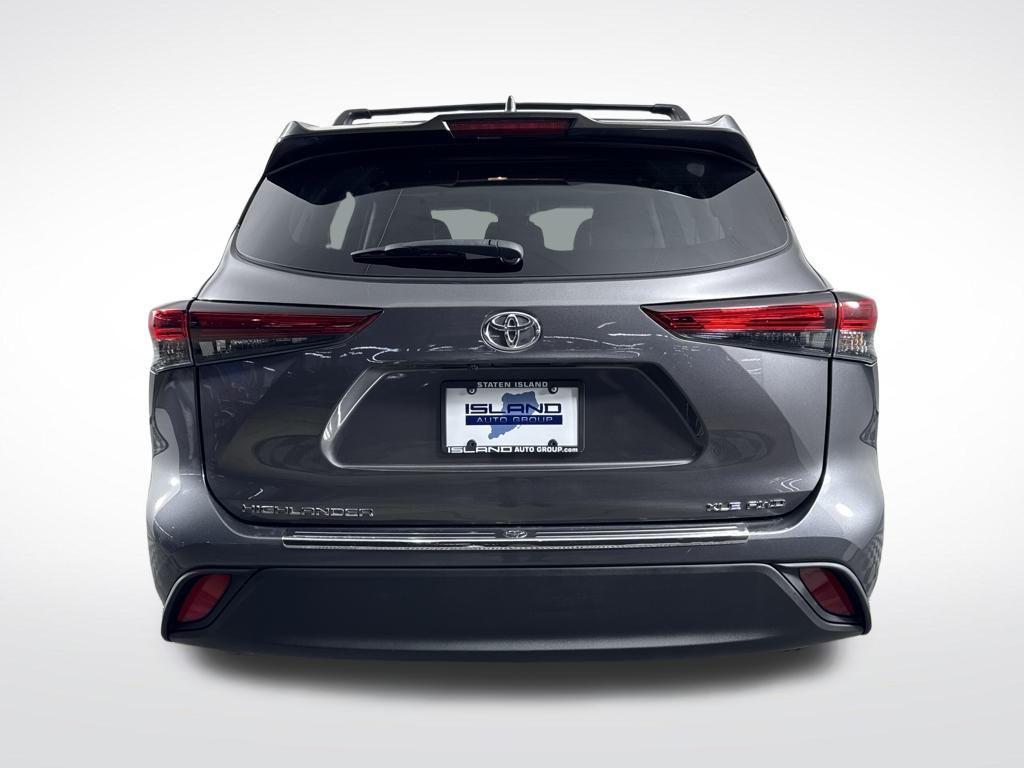 used 2022 Toyota Highlander car, priced at $34,390
