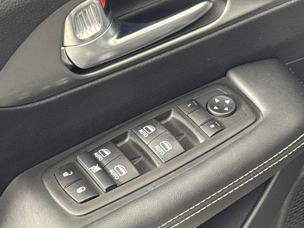 used 2025 Chrysler Pacifica car, priced at $35,387