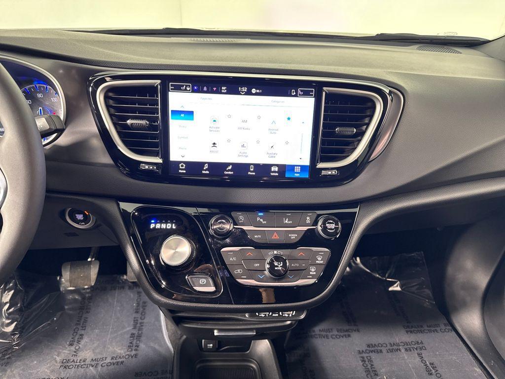 used 2025 Chrysler Pacifica car, priced at $35,387