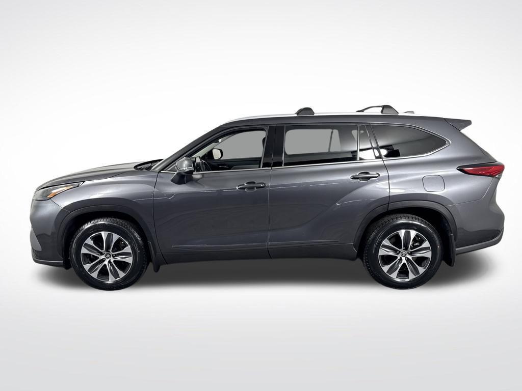 used 2022 Toyota Highlander car, priced at $35,950