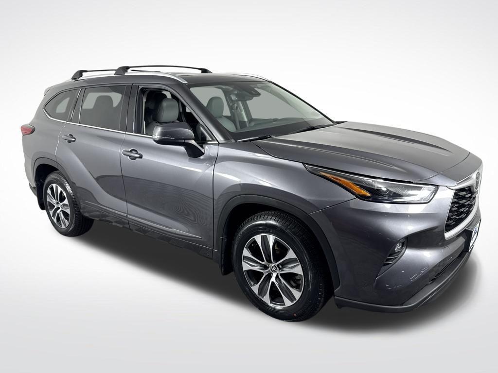 used 2022 Toyota Highlander car, priced at $35,950