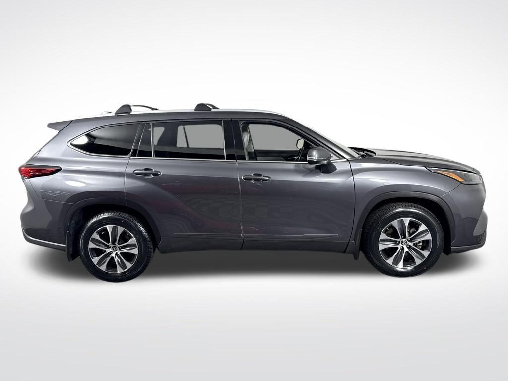 used 2022 Toyota Highlander car, priced at $35,950