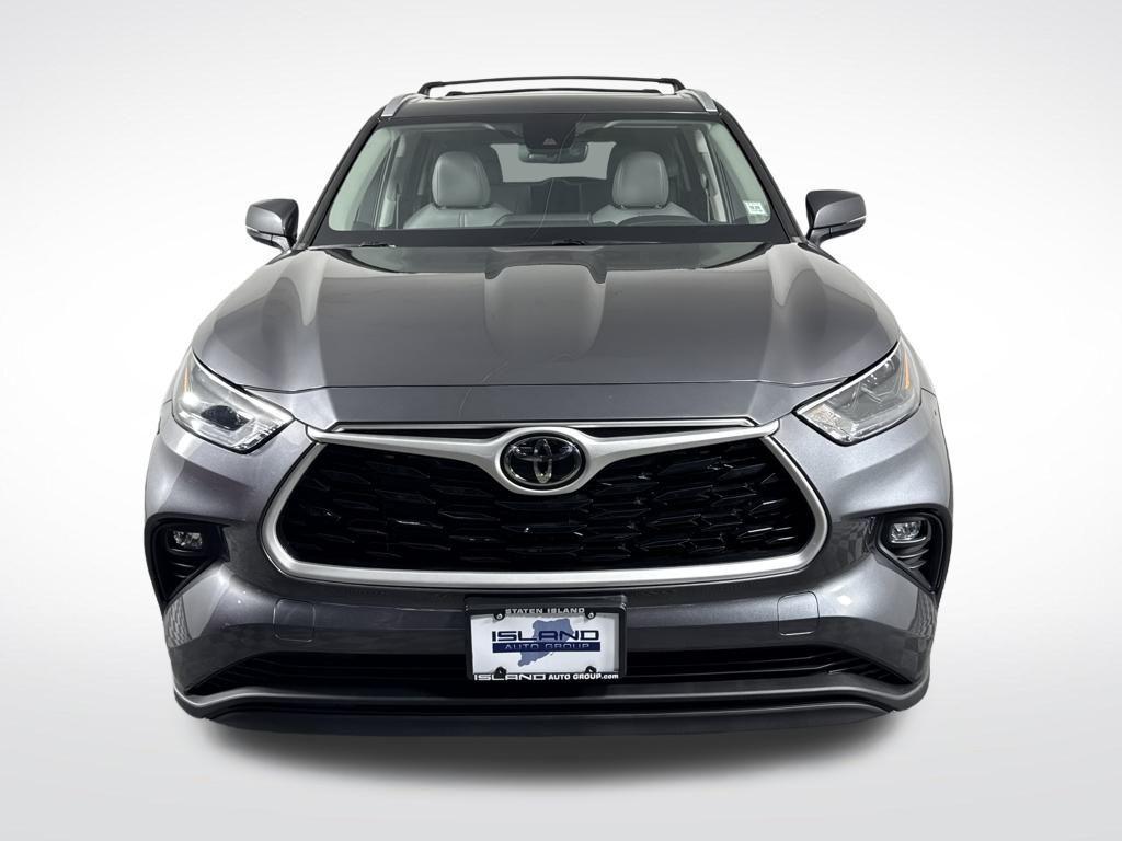 used 2022 Toyota Highlander car, priced at $35,950