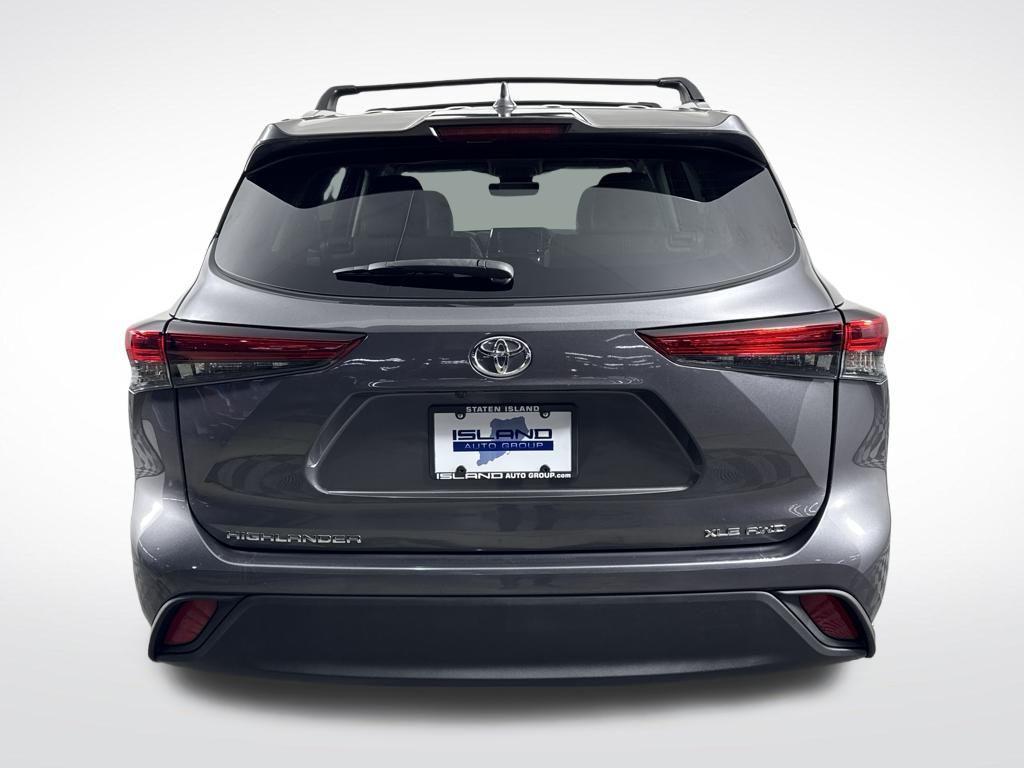 used 2022 Toyota Highlander car, priced at $35,950