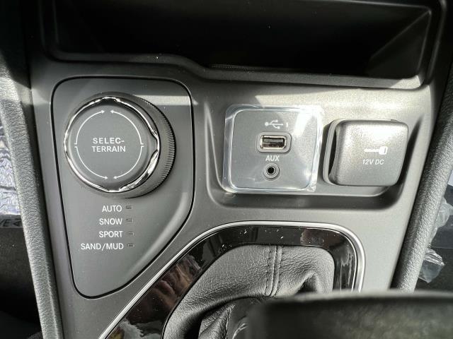 new 2023 Jeep Cherokee car, priced at $33,274