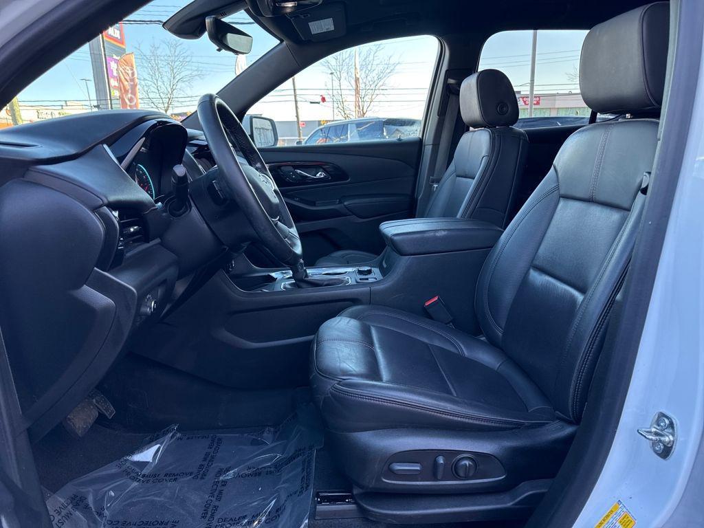 used 2023 Chevrolet Traverse car, priced at $32,994