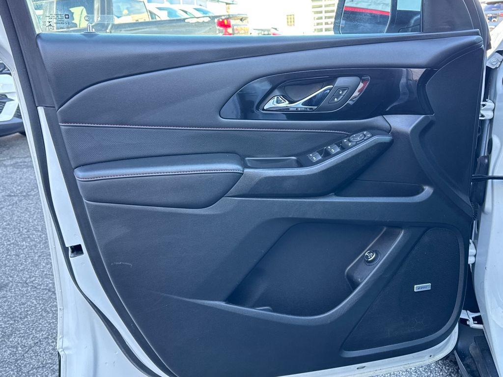 used 2023 Chevrolet Traverse car, priced at $32,994