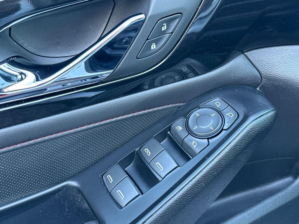 used 2023 Chevrolet Traverse car, priced at $32,994