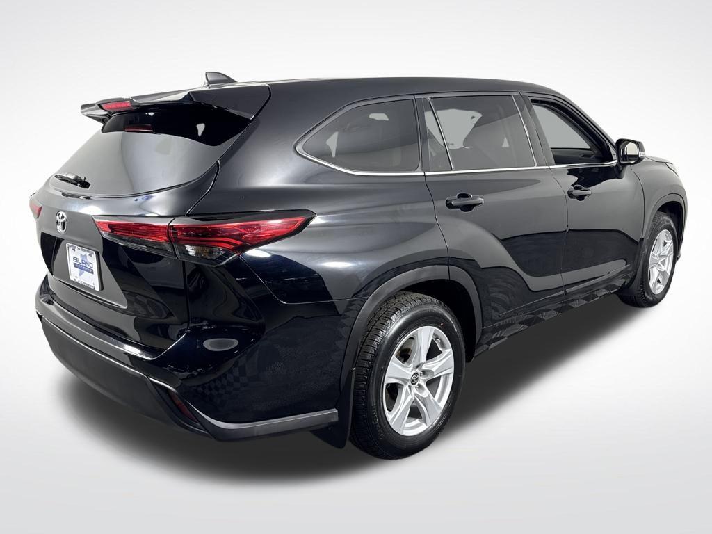 used 2022 Toyota Highlander car, priced at $29,750