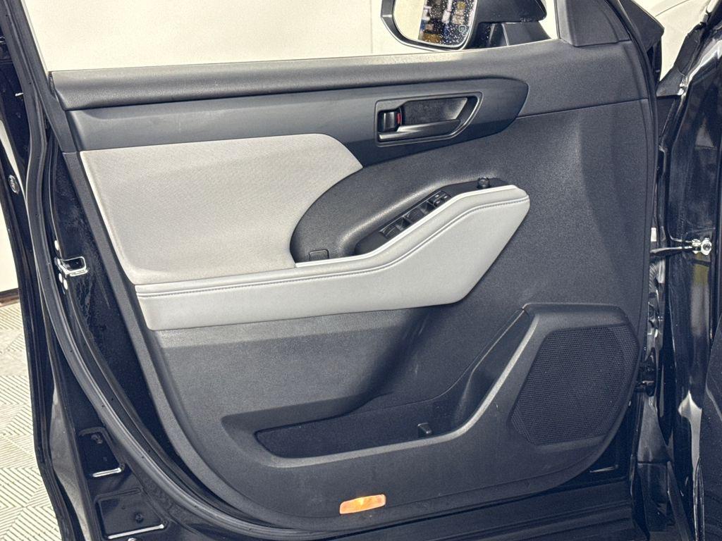 used 2022 Toyota Highlander car, priced at $29,750