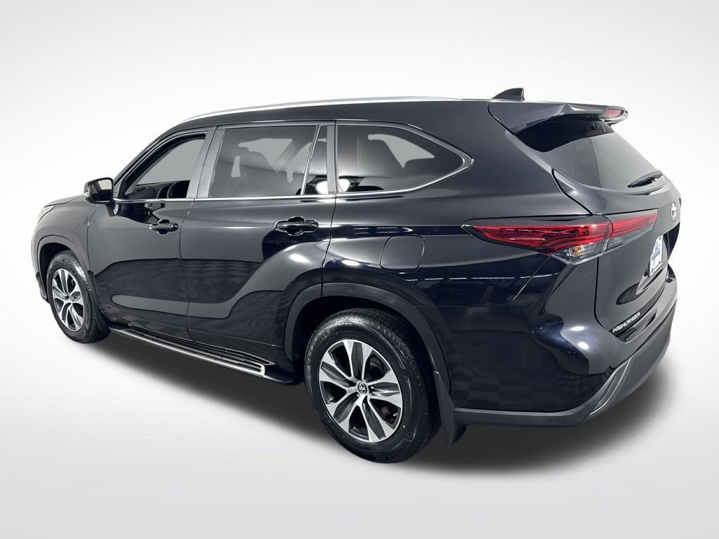 used 2023 Toyota Highlander car, priced at $36,950