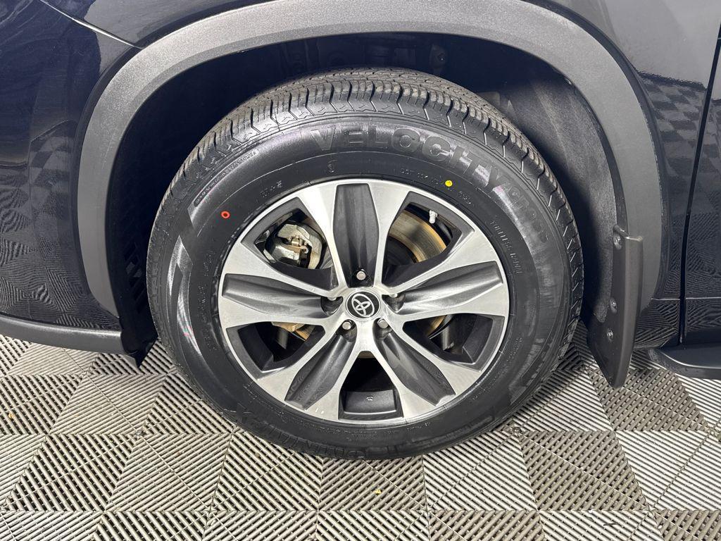 used 2023 Toyota Highlander car, priced at $36,950