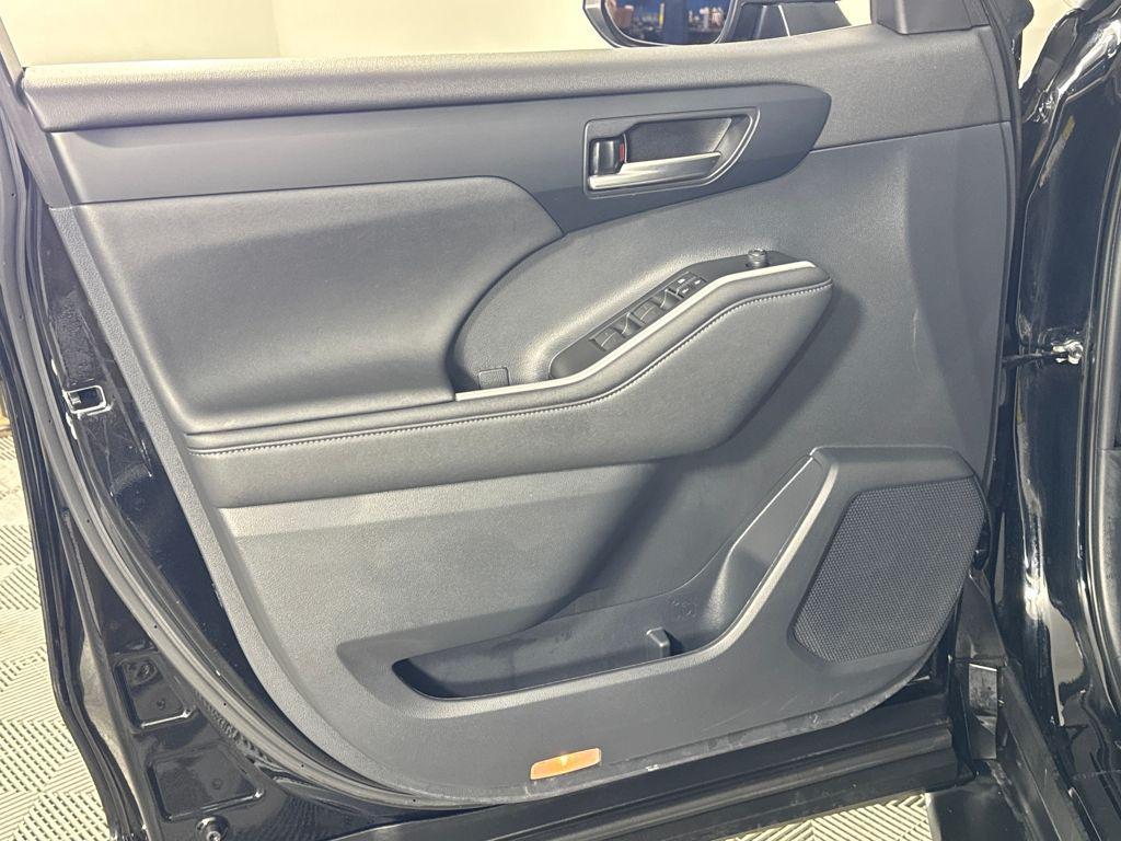used 2023 Toyota Highlander car, priced at $36,950