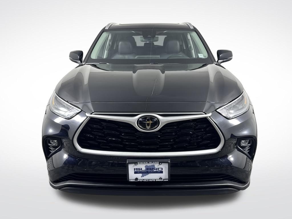 used 2023 Toyota Highlander car, priced at $36,950