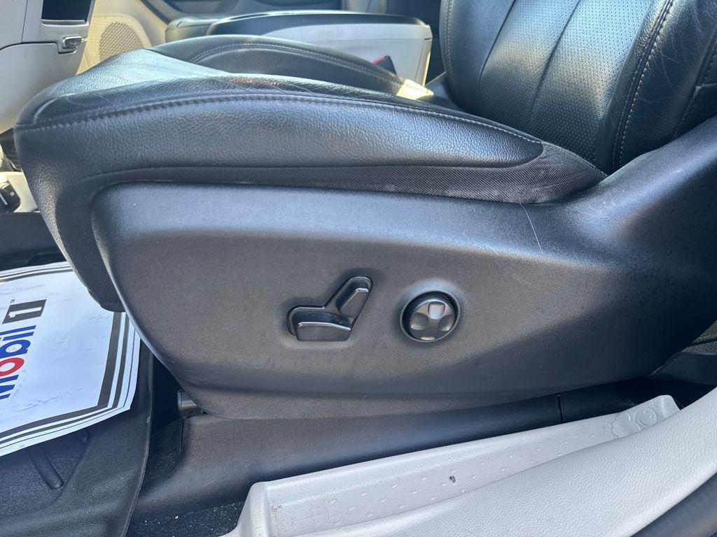 used 2020 Chrysler Pacifica car, priced at $13,977