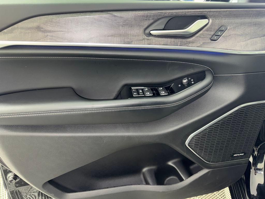 used 2023 Jeep Grand Cherokee car, priced at $36,190