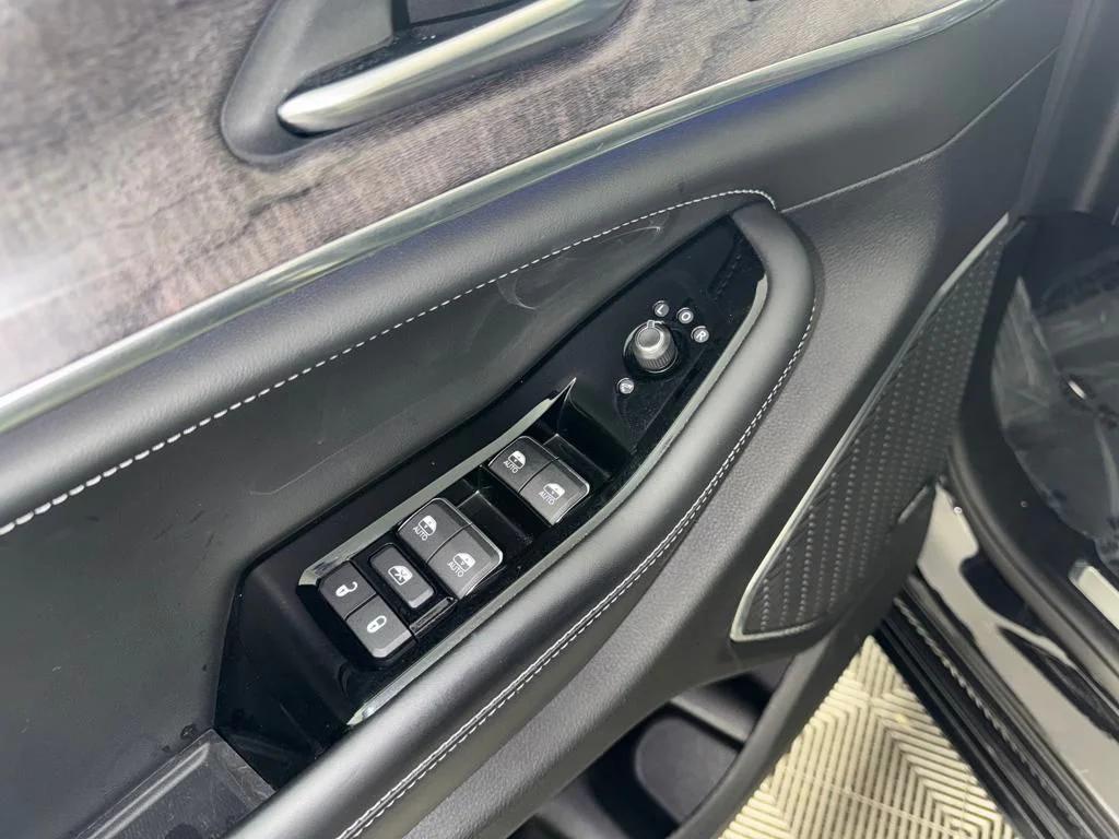 used 2023 Jeep Grand Cherokee car, priced at $31,943