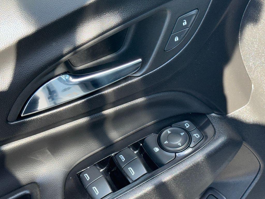 used 2022 Chevrolet Equinox car, priced at $21,842