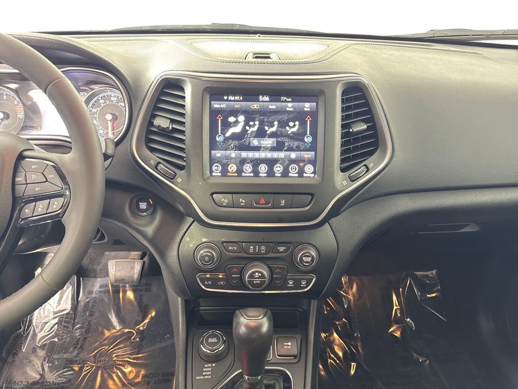 used 2023 Jeep Cherokee car