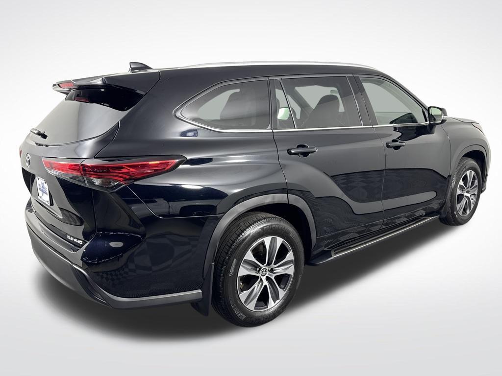 used 2022 Toyota Highlander car, priced at $36,650