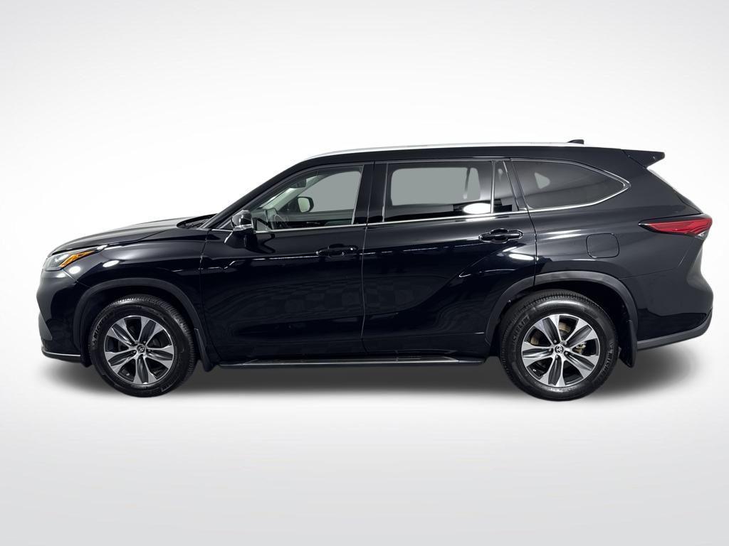 used 2022 Toyota Highlander car, priced at $36,650