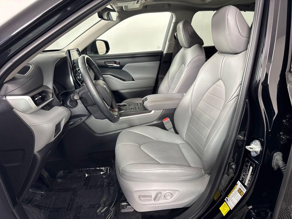 used 2022 Toyota Highlander car, priced at $36,650
