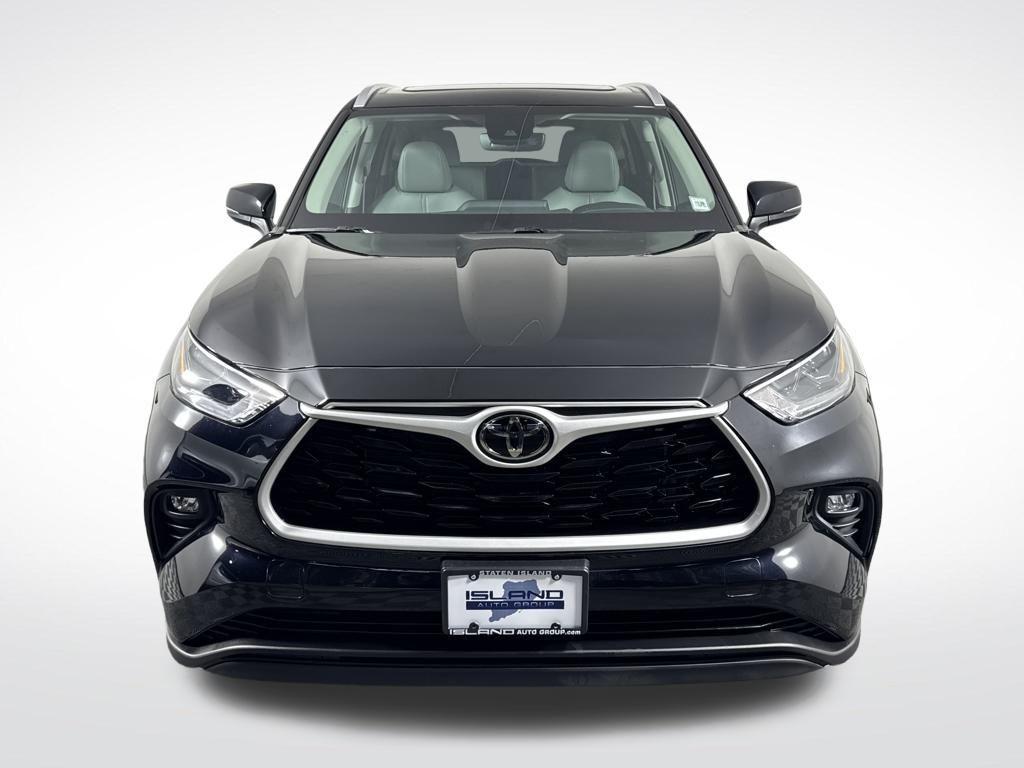 used 2022 Toyota Highlander car, priced at $36,650