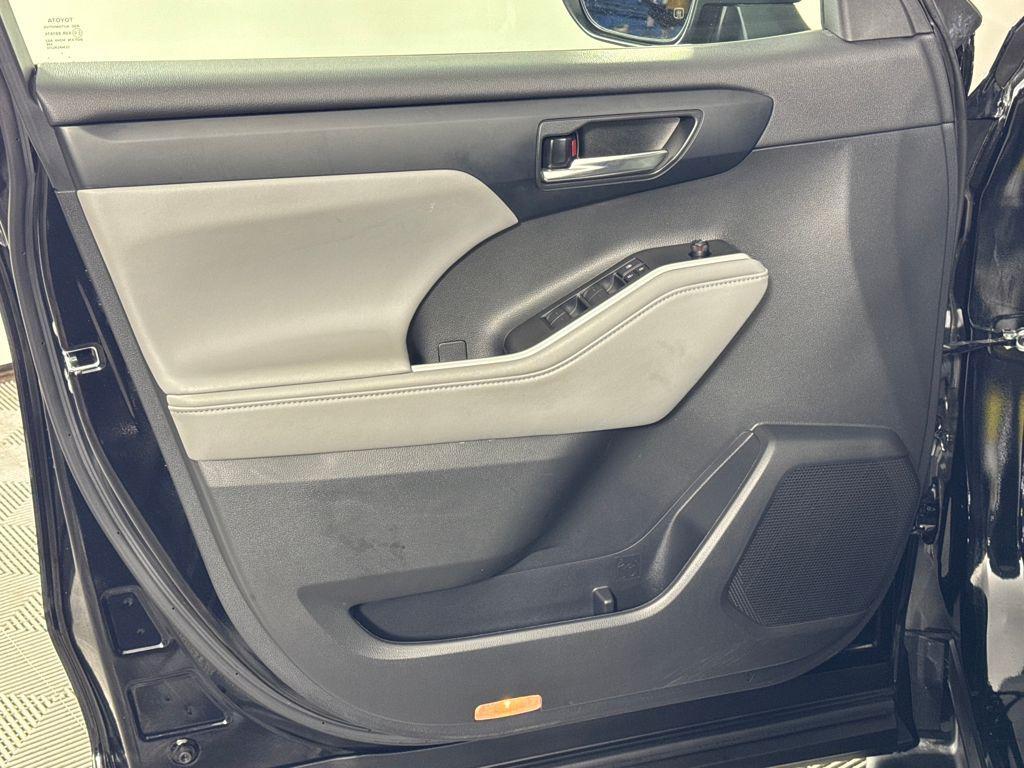 used 2022 Toyota Highlander car, priced at $36,650