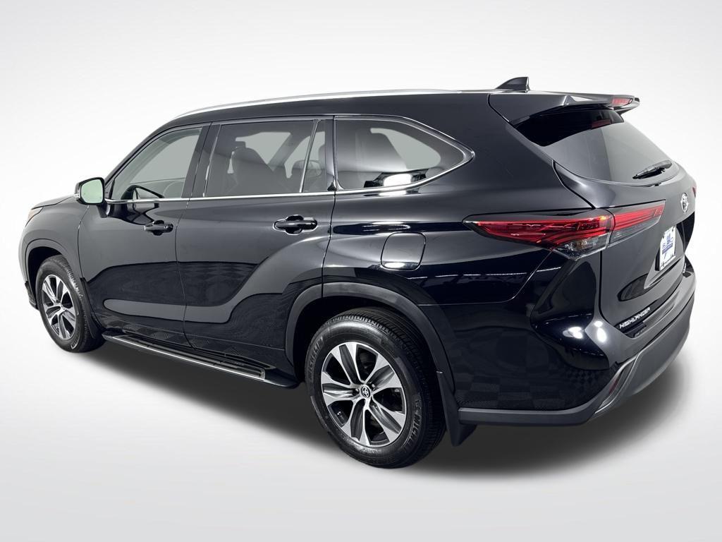 used 2022 Toyota Highlander car, priced at $36,650