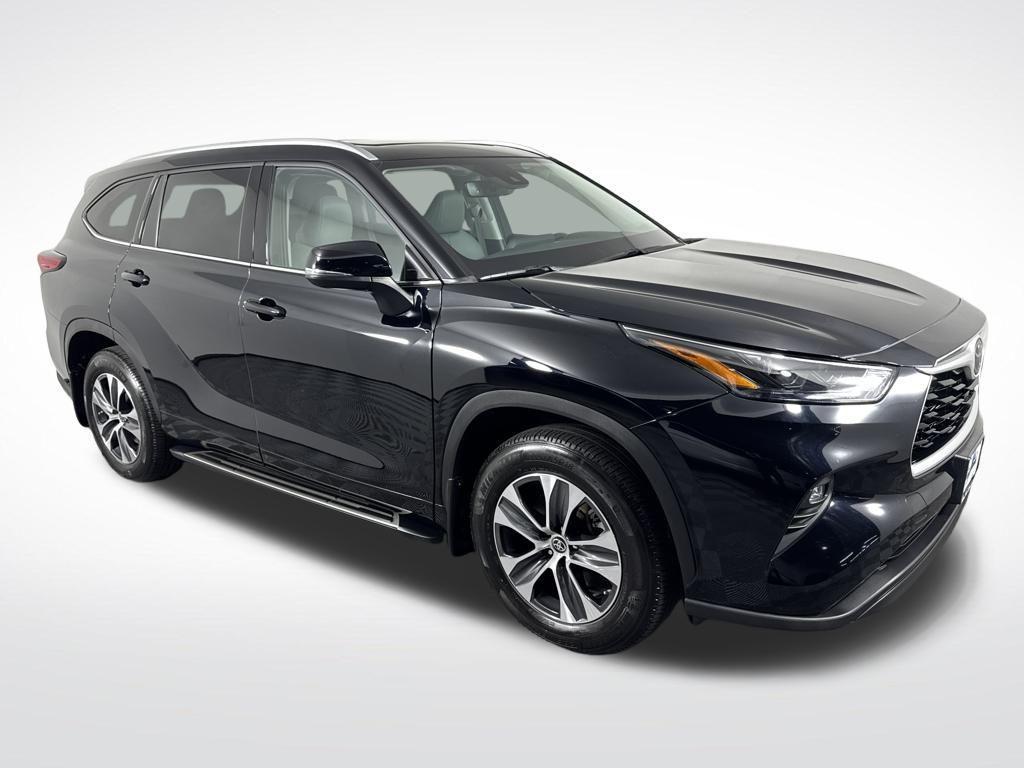 used 2022 Toyota Highlander car, priced at $36,650