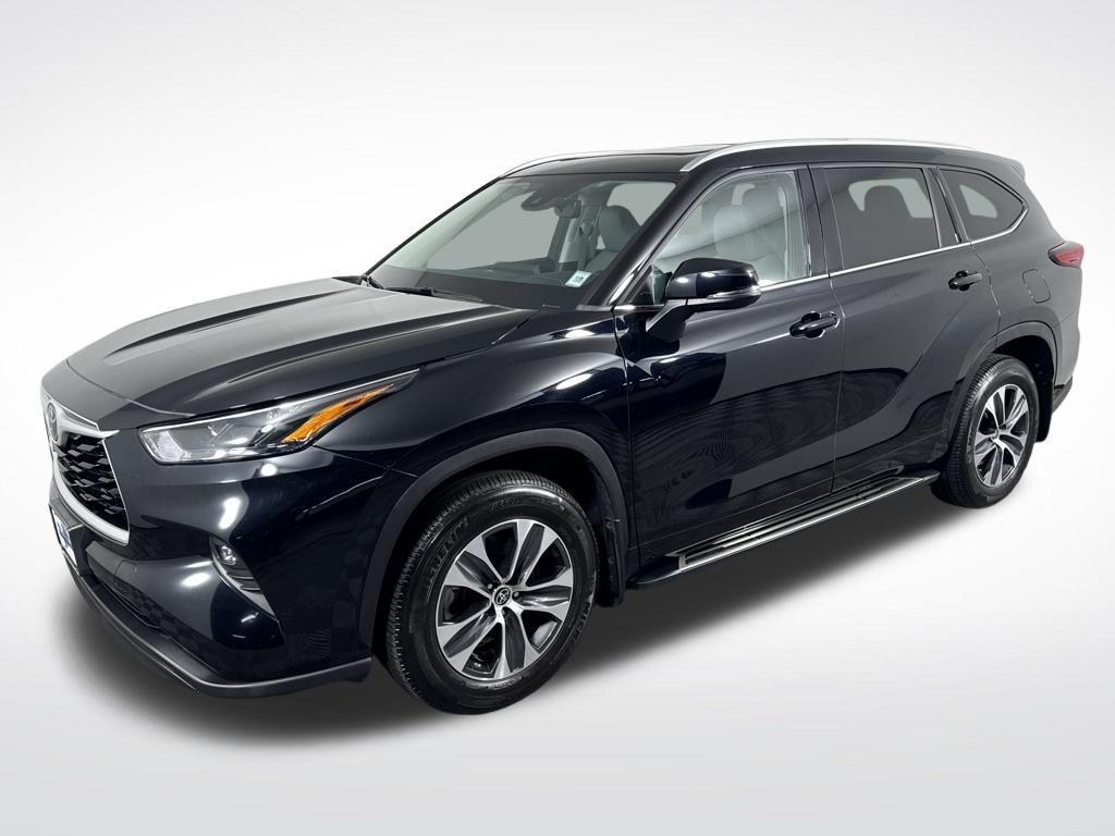 used 2022 Toyota Highlander car, priced at $36,650