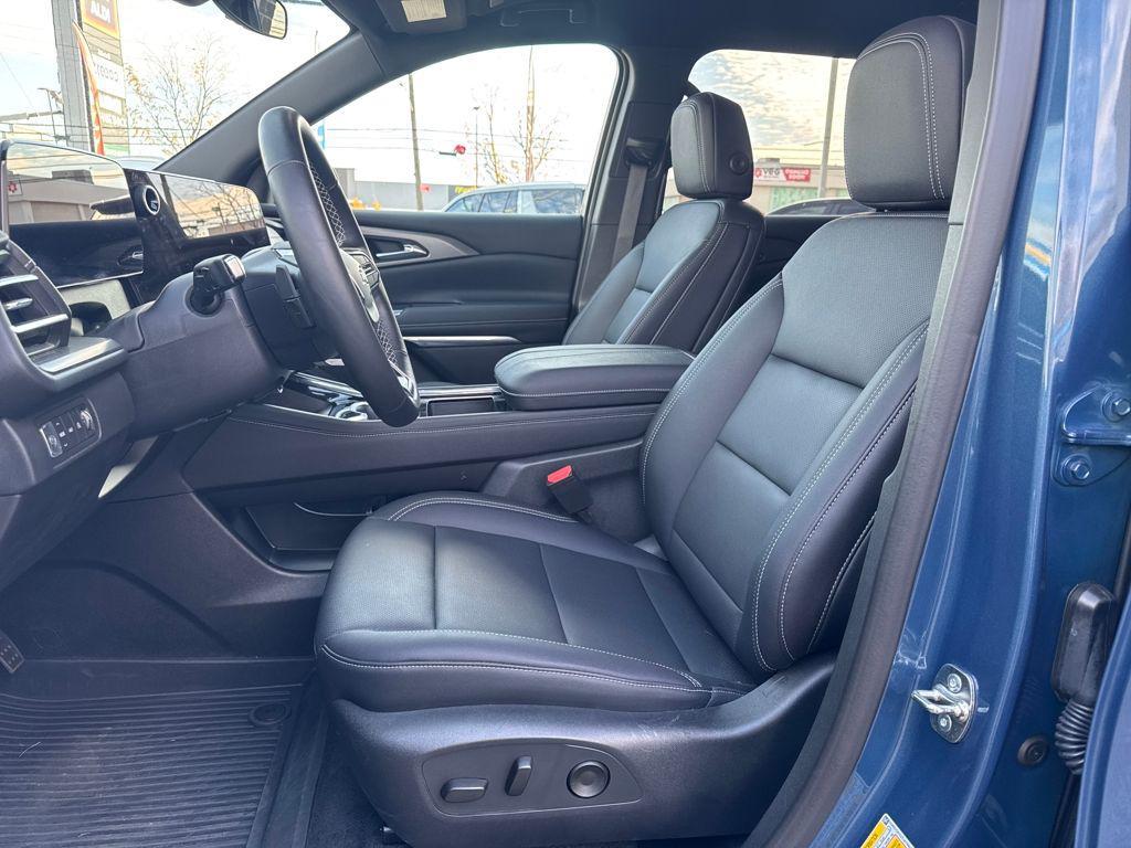 used 2025 Chevrolet Traverse car, priced at $37,641