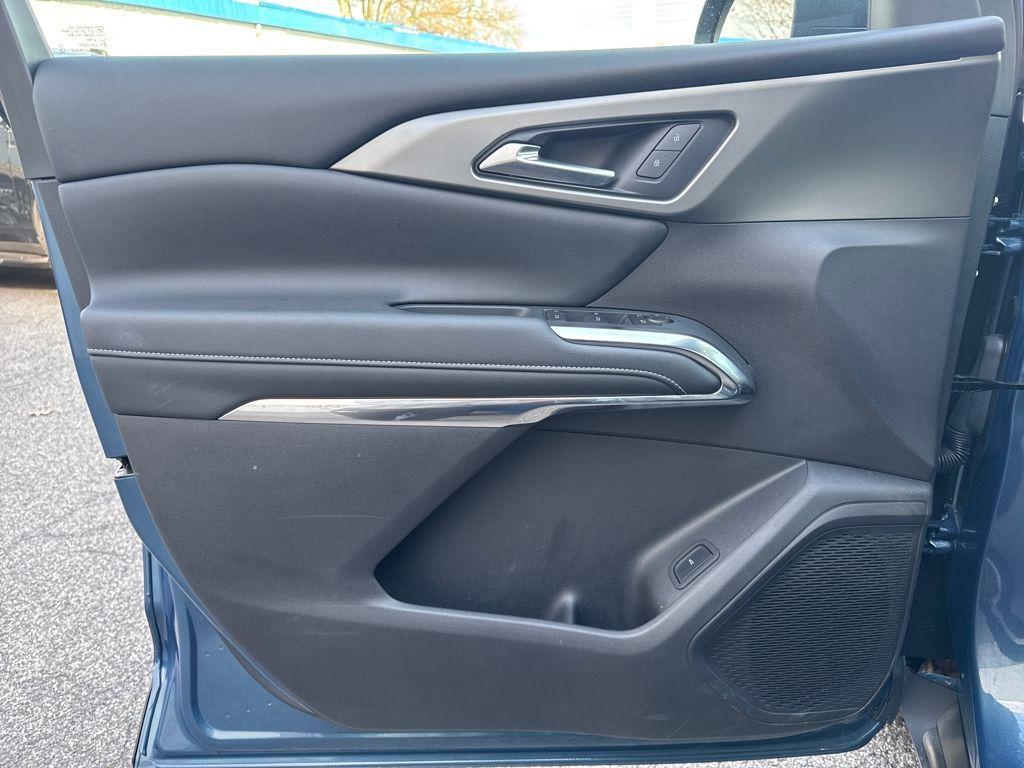 used 2025 Chevrolet Traverse car, priced at $37,641